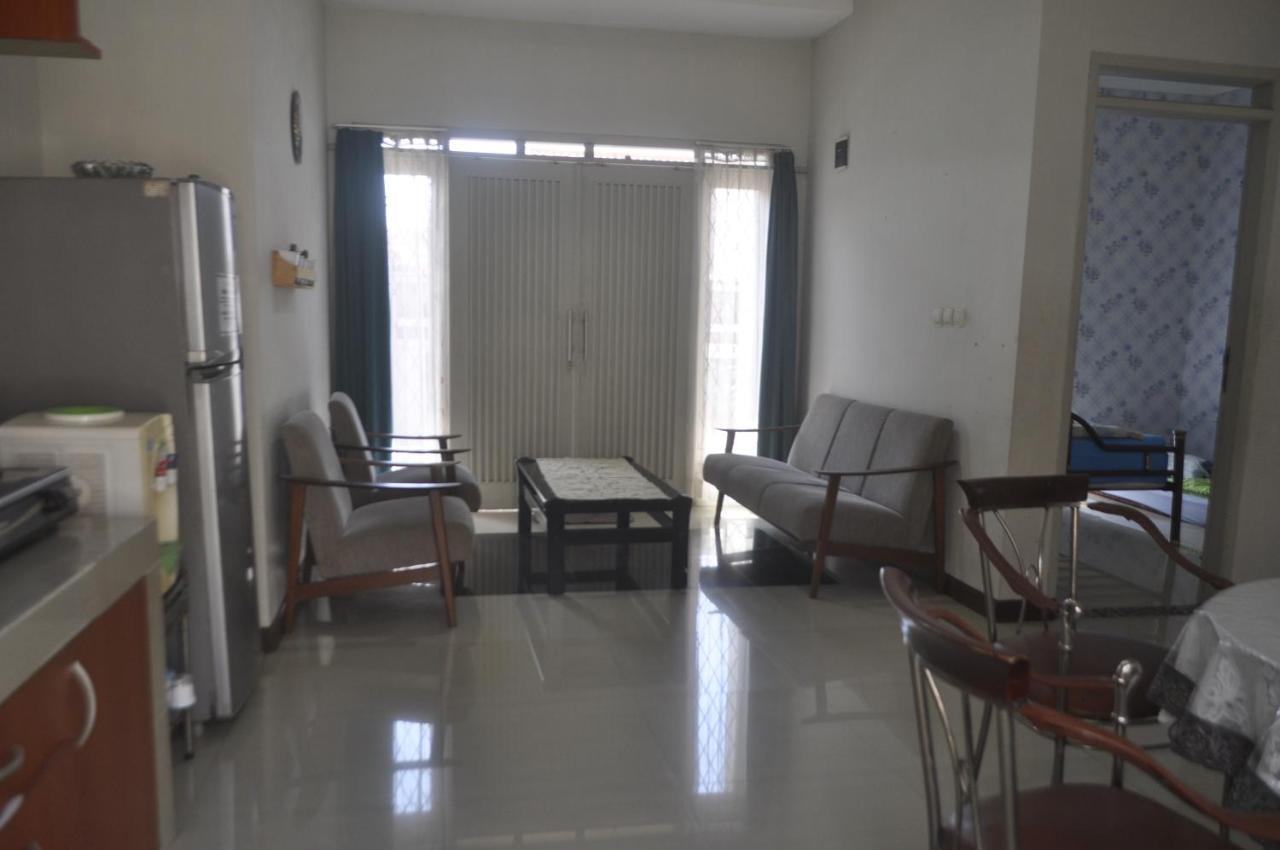 Dallil Putra Villa Lembang Exterior foto